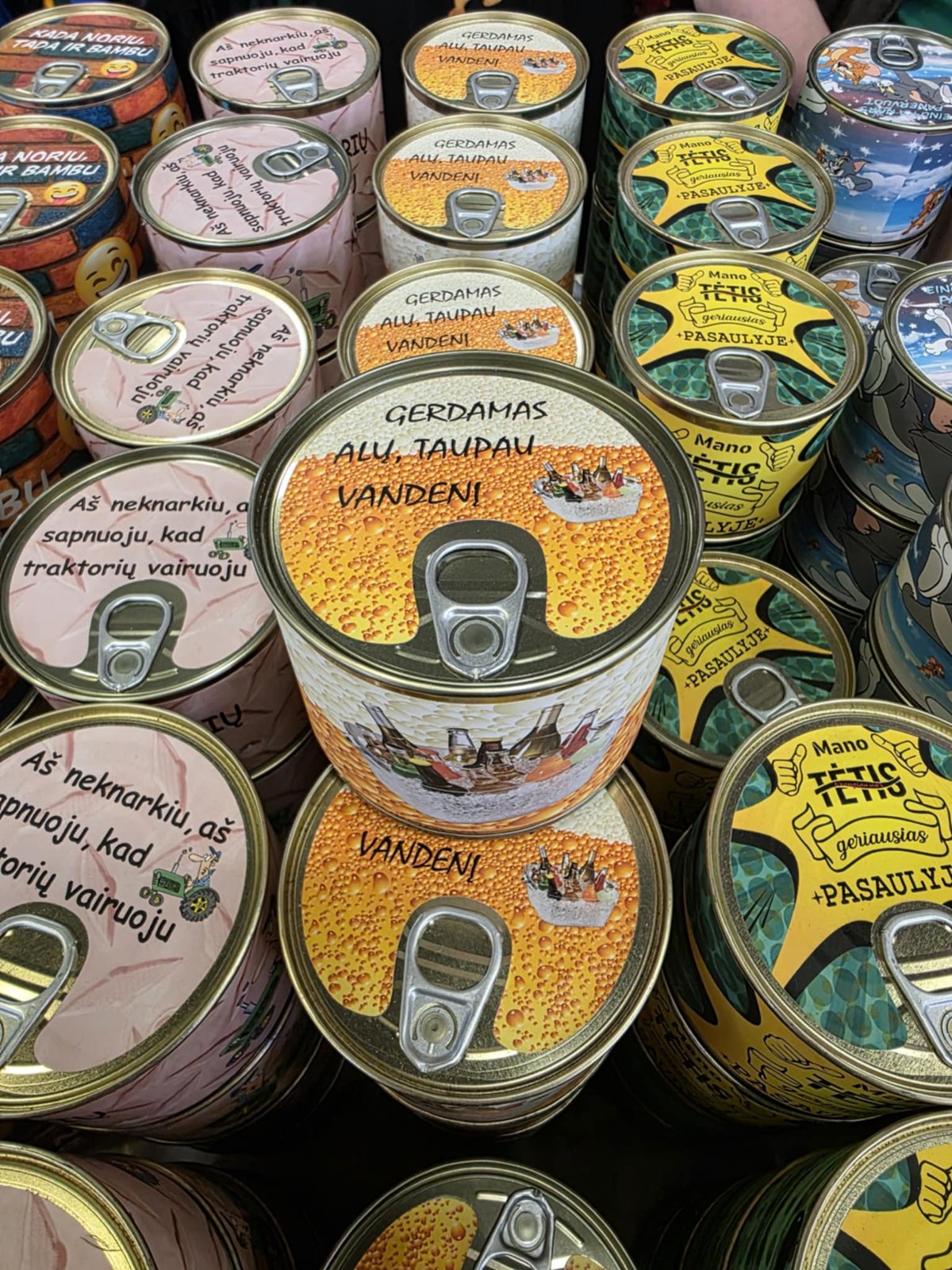 Staigmenos skardinėse