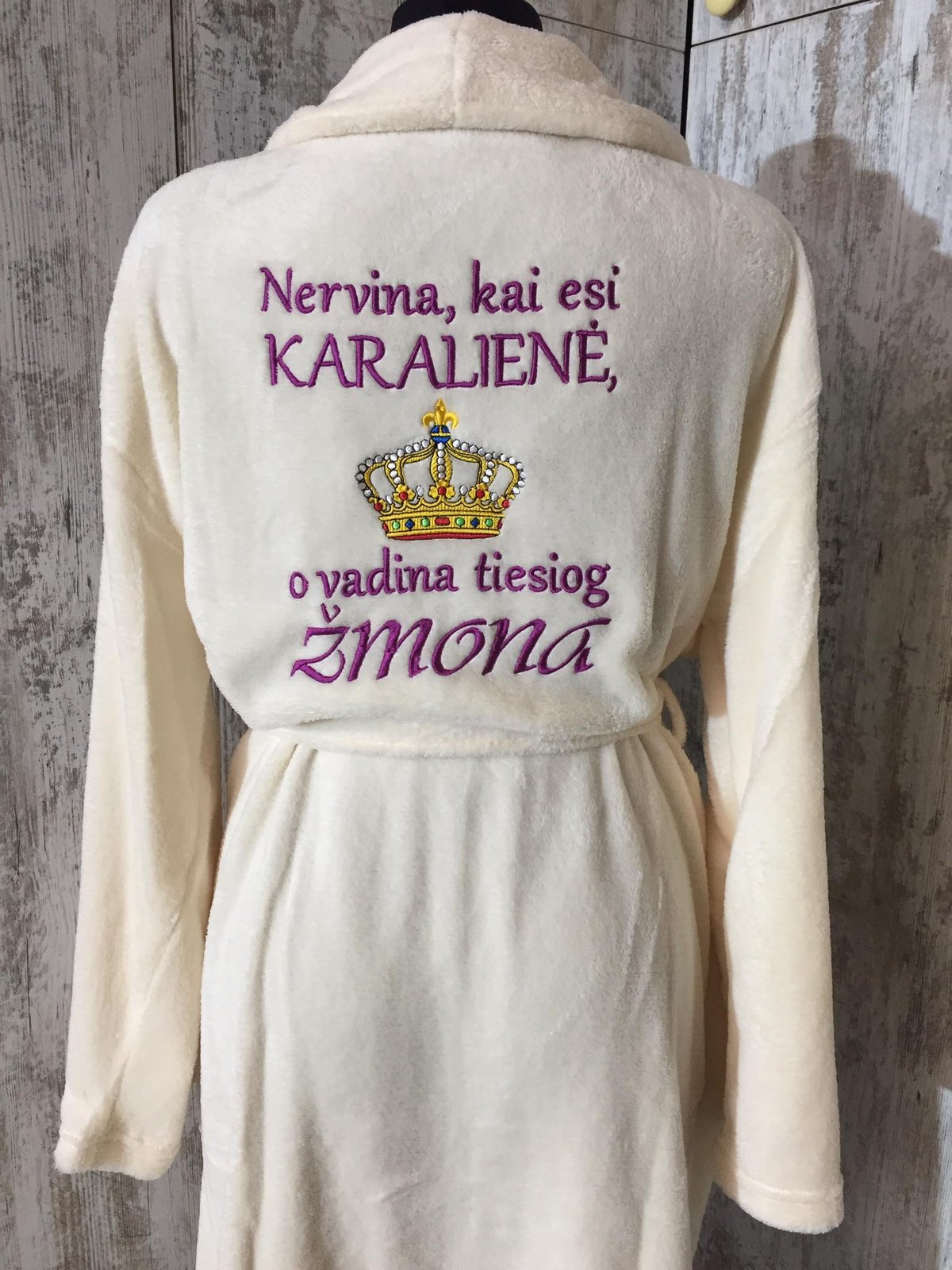 Chalatas „Nervina, kai esi KARALIENĖ"